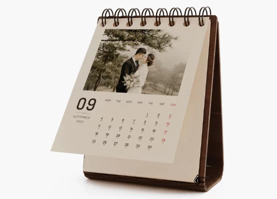 Lịch bàn 2023 chủ đề Love &amp; Romantic